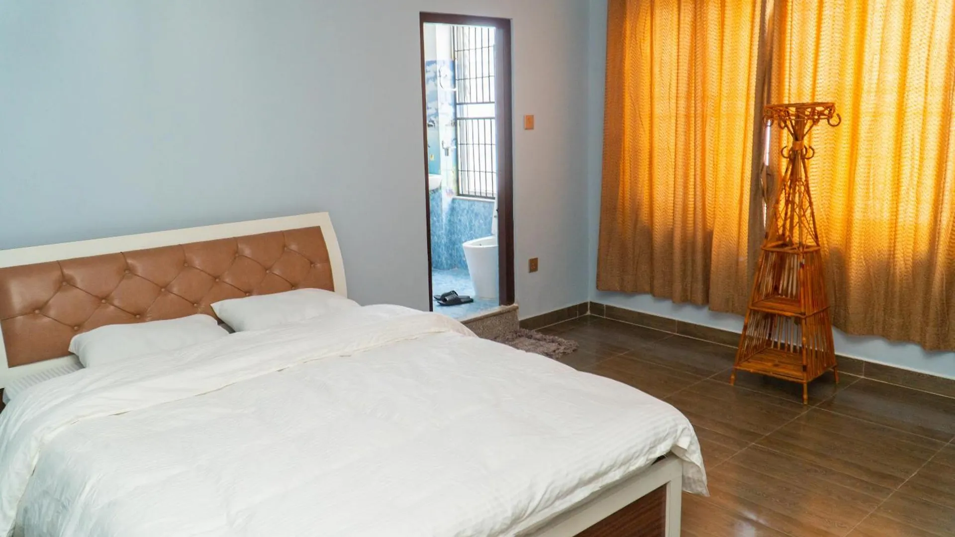 The White House Villa 8 Bedroom With Swimming Pool Catmandu