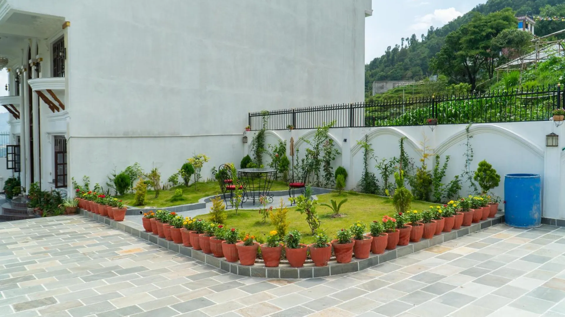 The White House Villa 8 Bedroom With Swimming Pool Catmandu