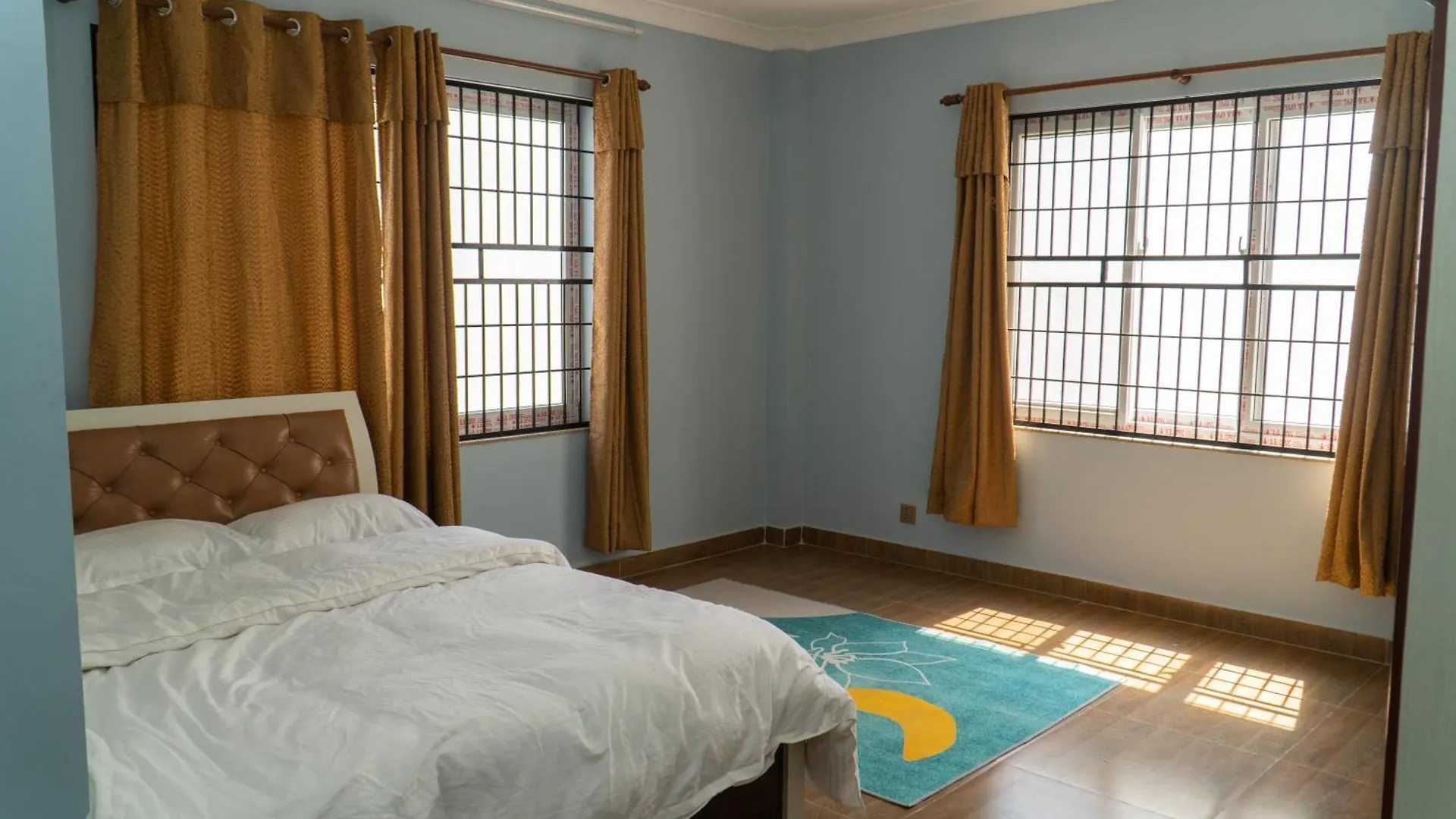 The White House Villa 8 Bedroom With Swimming Pool Catmandu