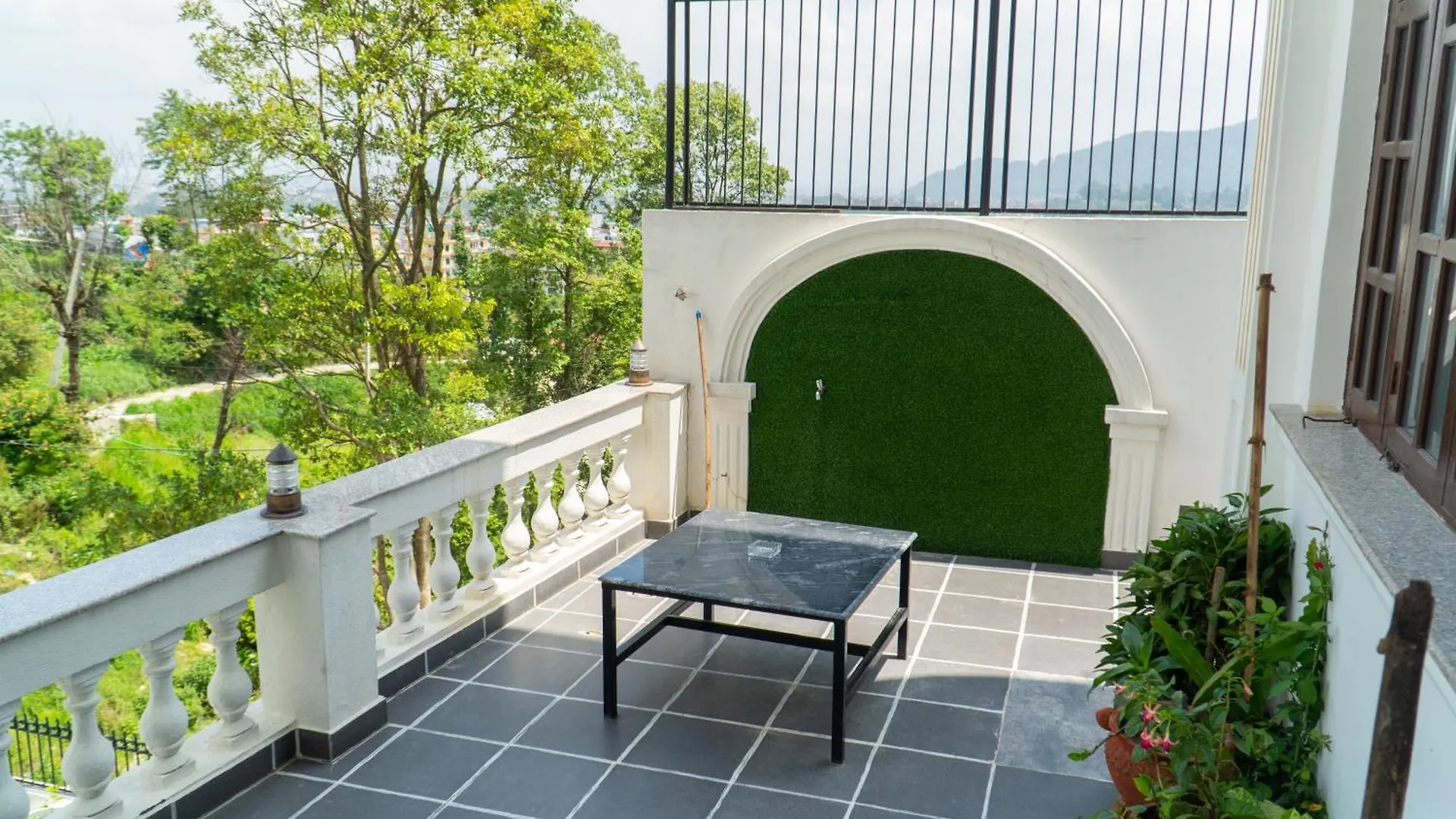 The White House Villa 8 Bedroom With Swimming Pool Catmandu