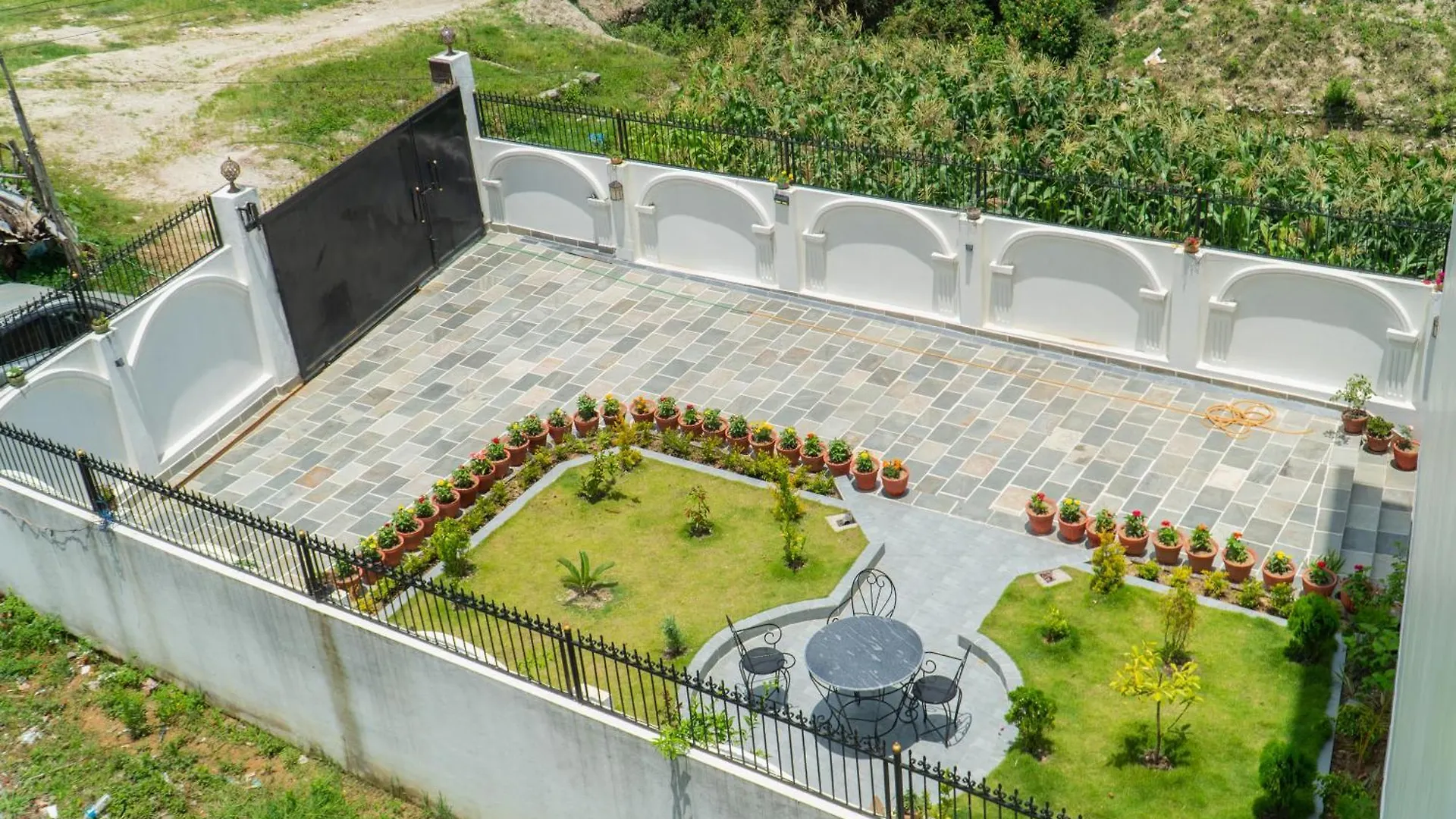 The White House Villa 8 Bedroom With Swimming Pool Catmandu