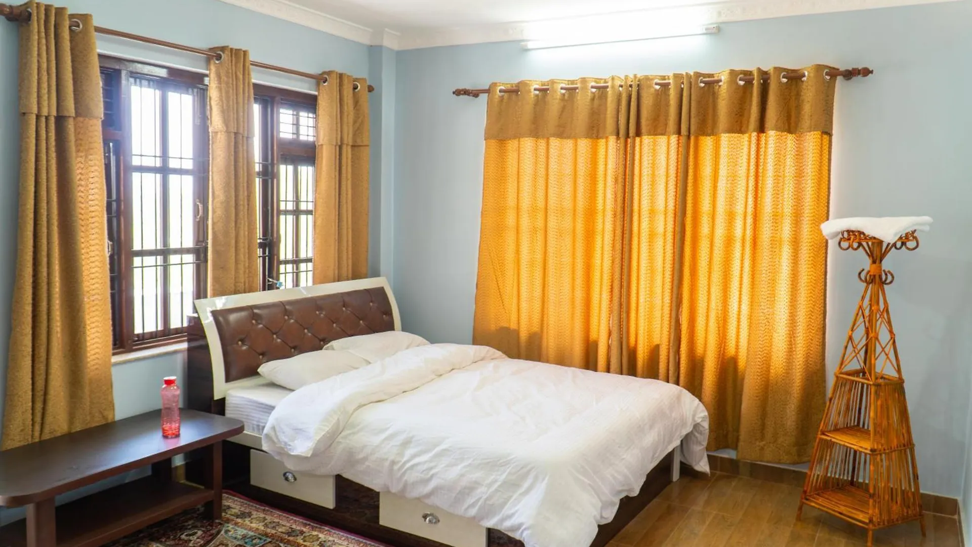 The White House Villa 8 Bedroom With Swimming Pool Catmandu