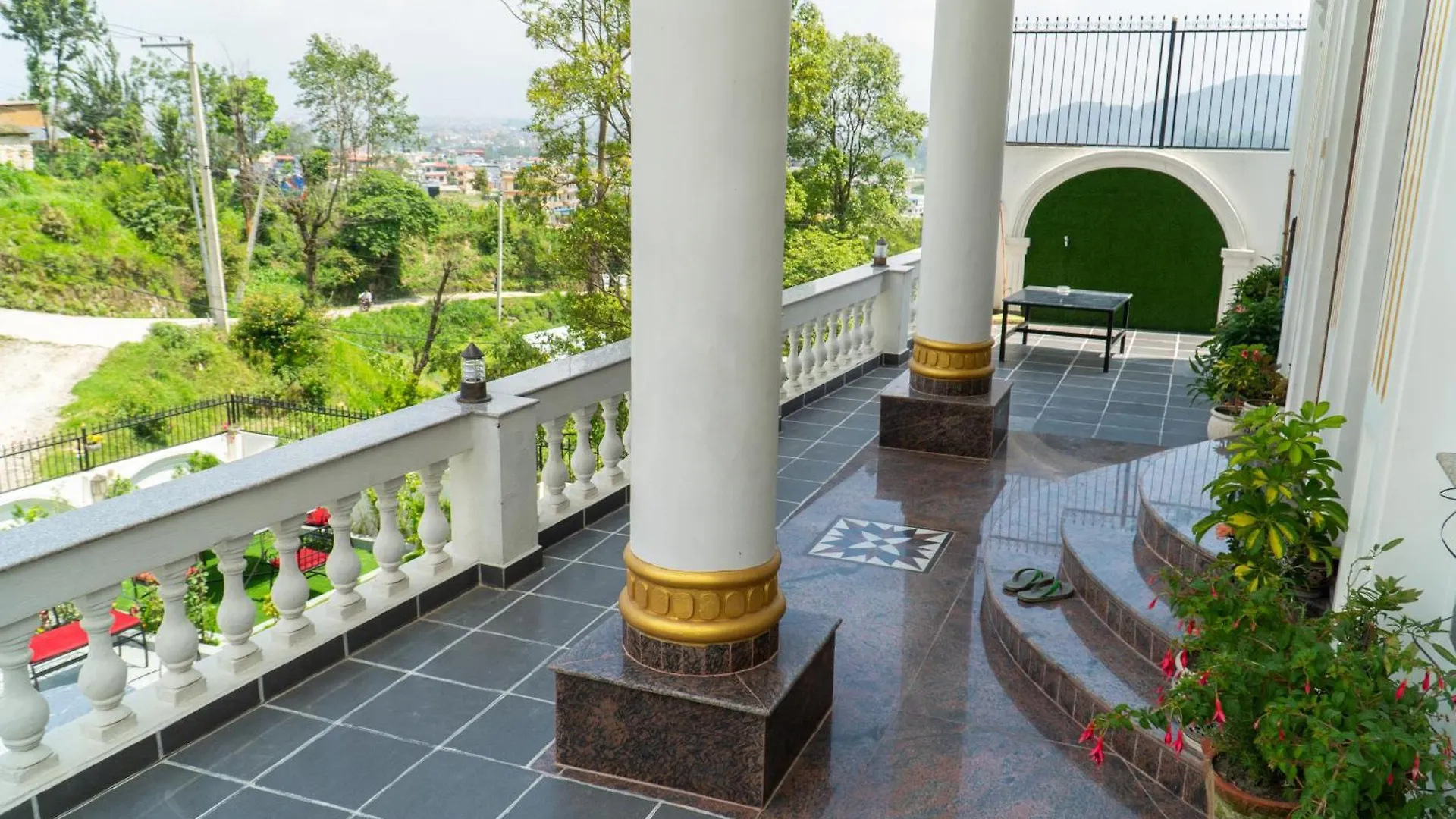 The White House Villa 8 Bedroom With Swimming Pool Catmandu
