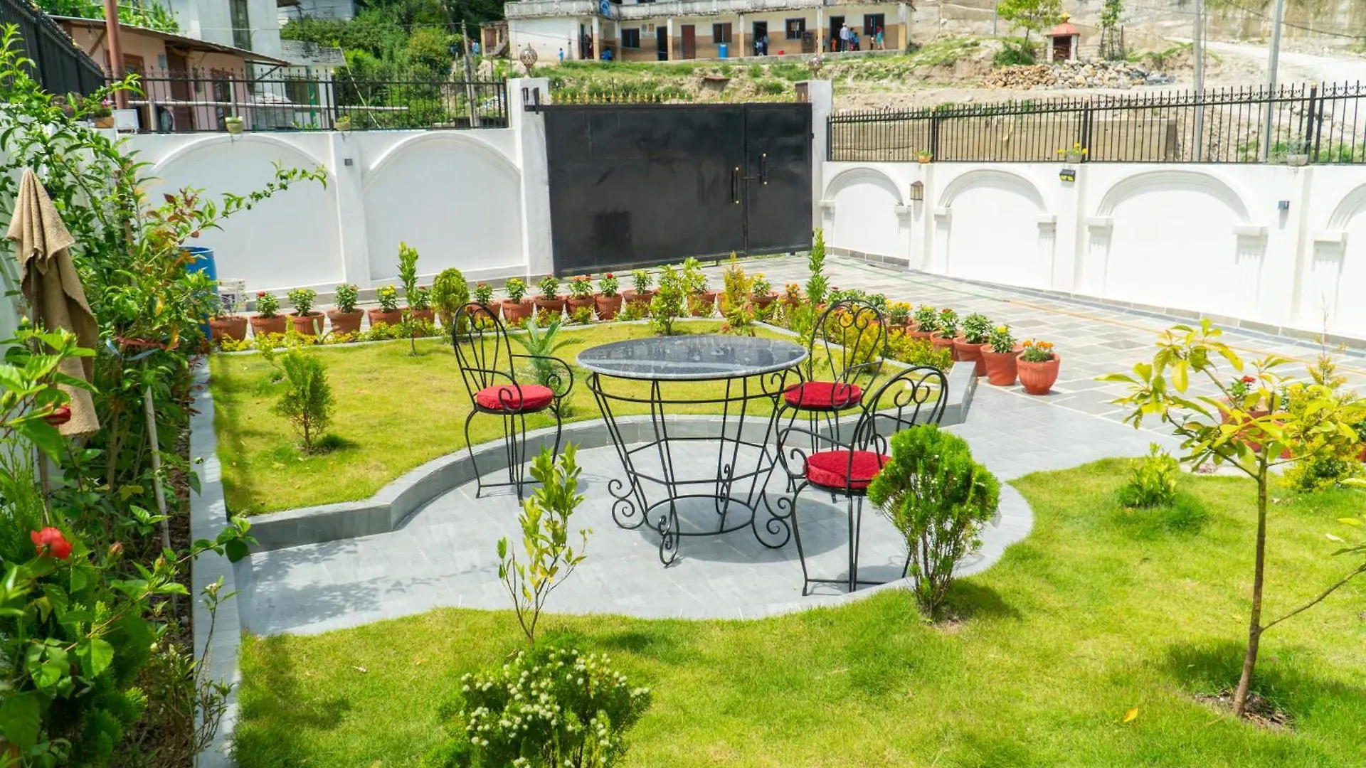 The White House Villa 8 Bedroom With Swimming Pool Catmandu
