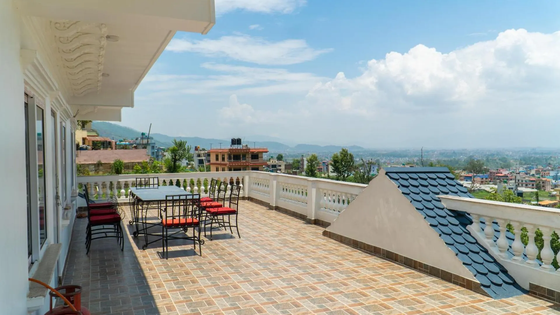 The White House Villa 8 Bedroom With Swimming Pool Catmandu
