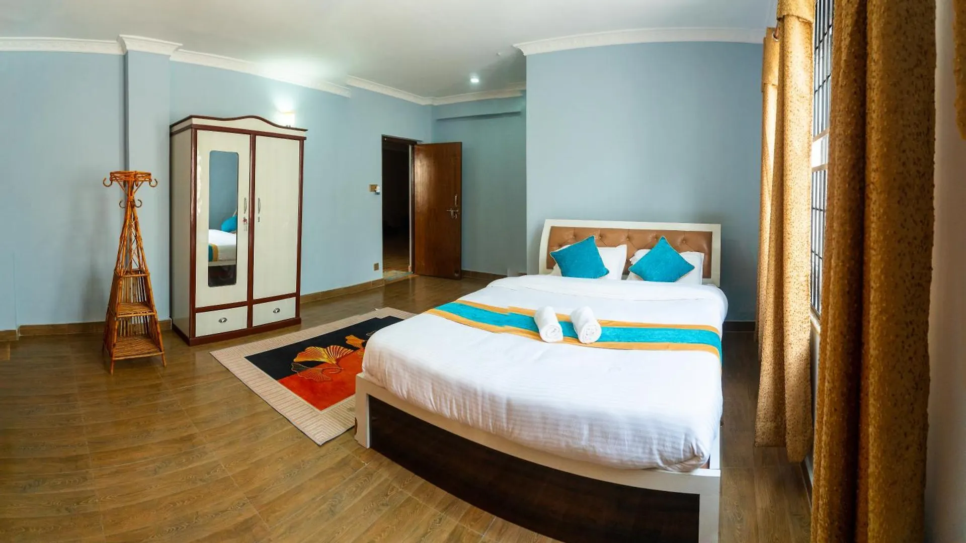 The White House Villa 8 Bedroom With Swimming Pool Catmandu