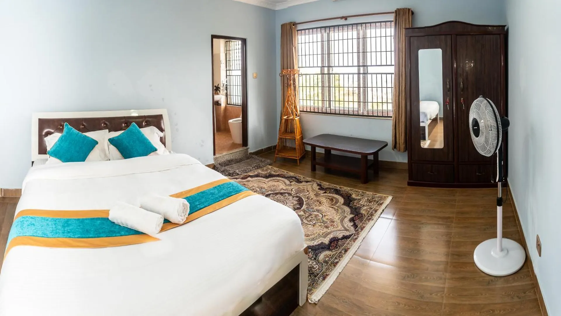 The White House Villa 8 Bedroom With Swimming Pool Catmandu