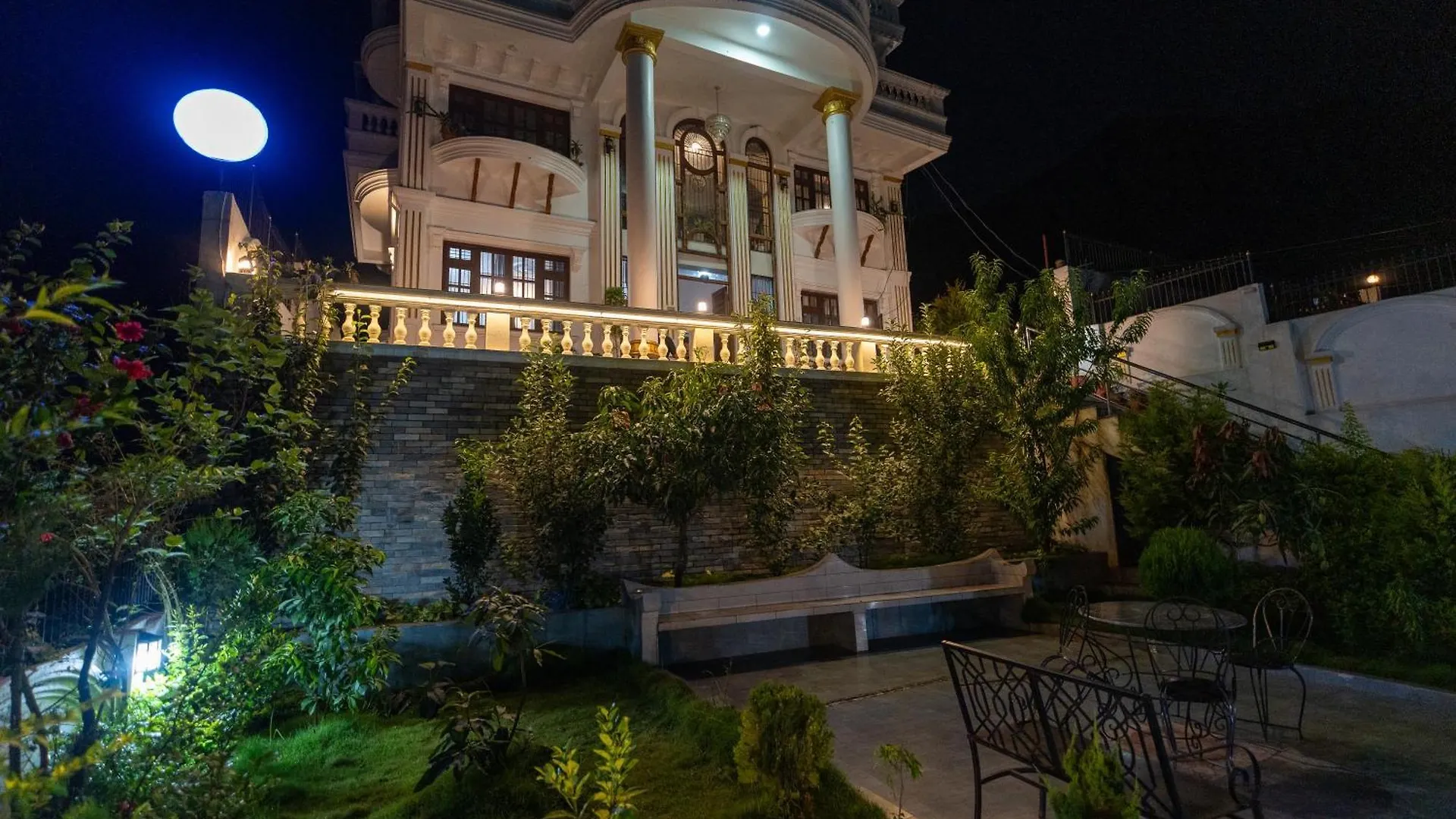 The White House Villa 8 Bedroom With Swimming Pool Catmandu Nepal