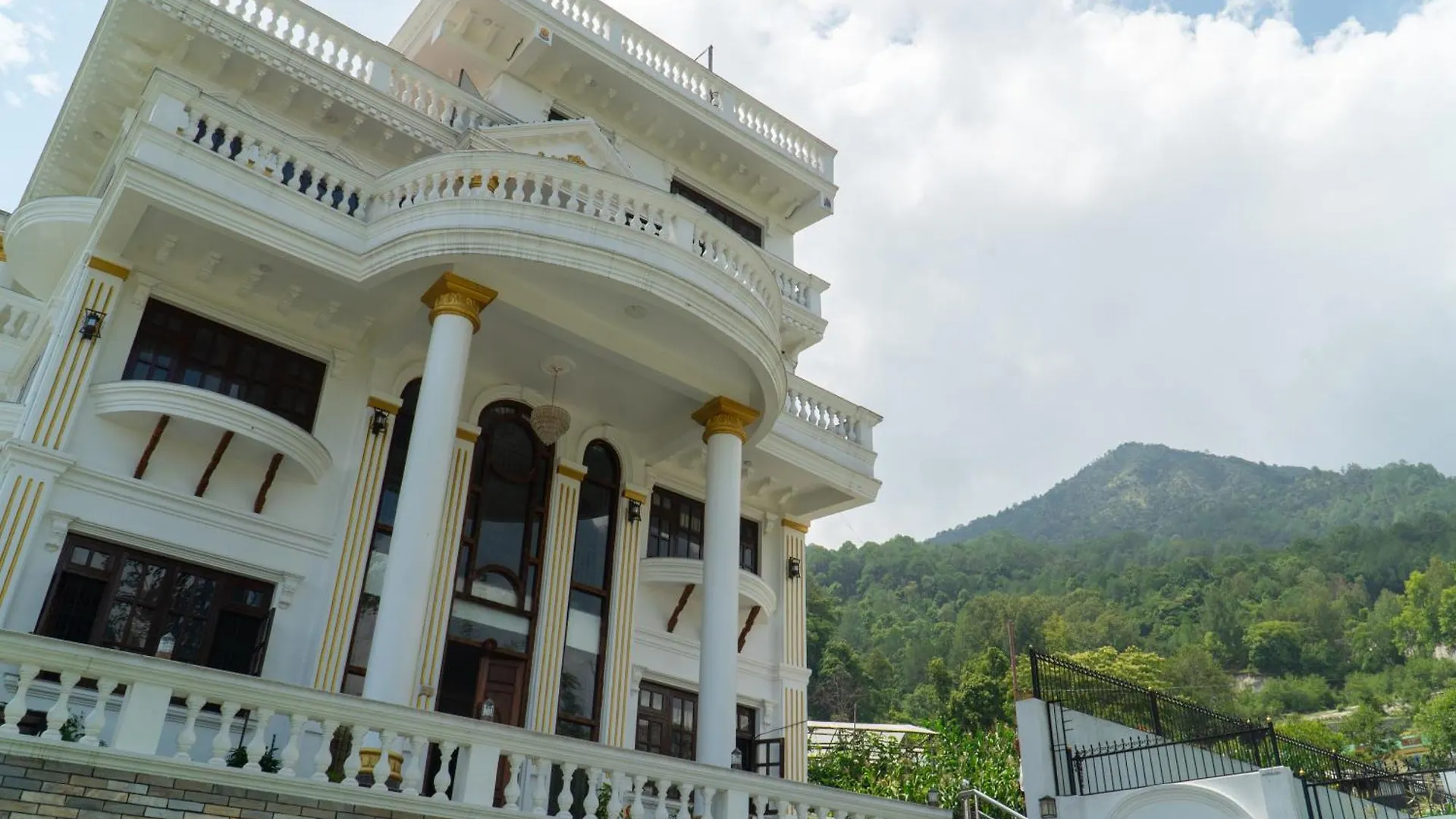The White House Villa 8 Bedroom With Swimming Pool Kathmandu