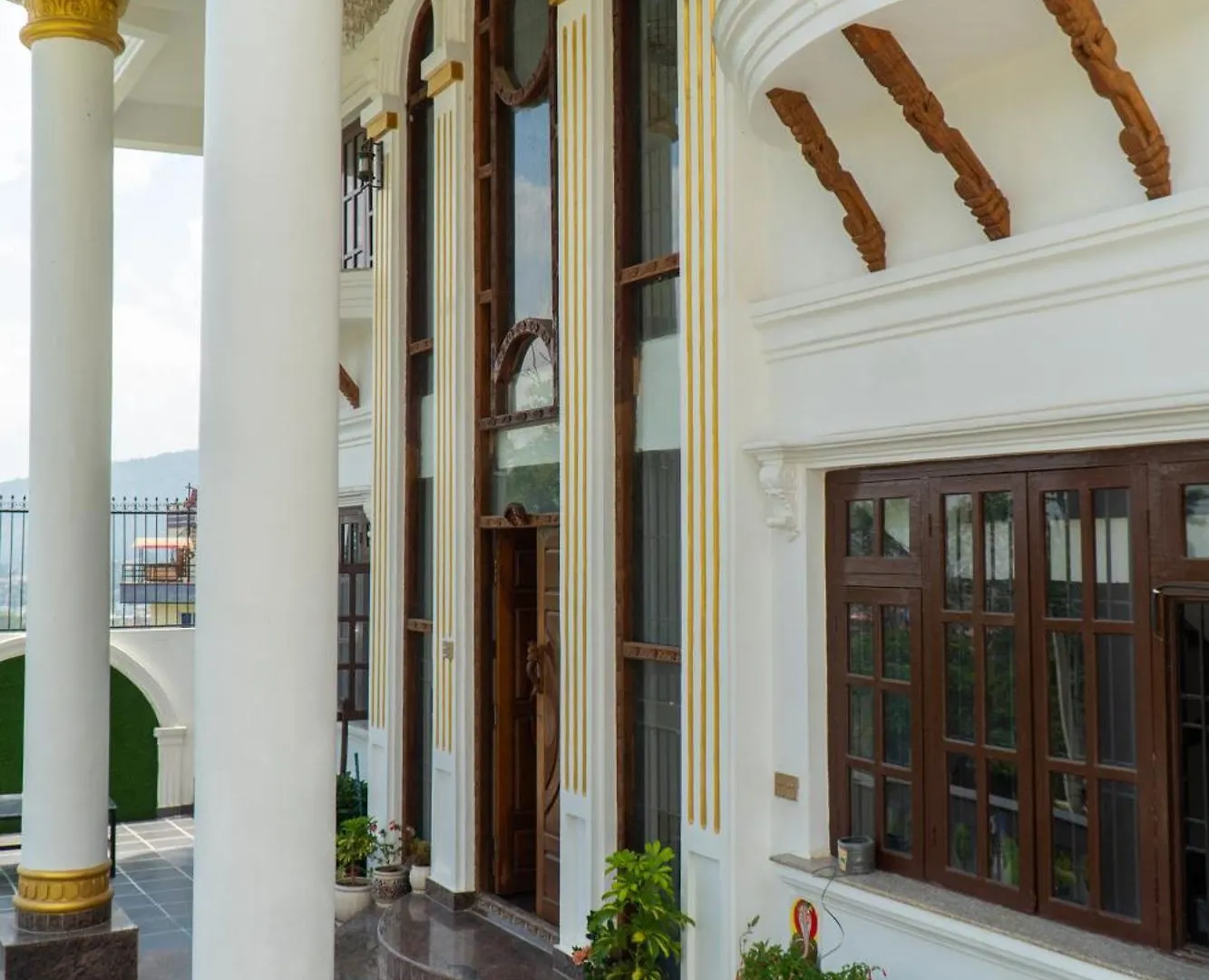 The White House Villa 8 Bedroom With Swimming Pool Kathmandu